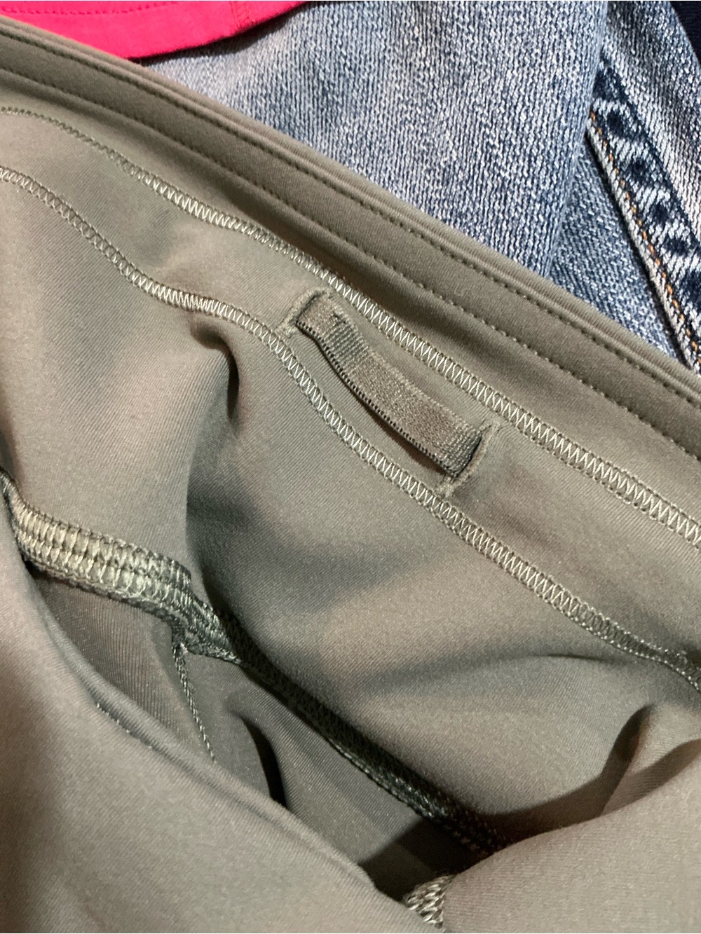 🤎 Lululemon Olive Green 23” Inseam Leggings with Pockets - Size 6 (00891) - Picture 4 of 8